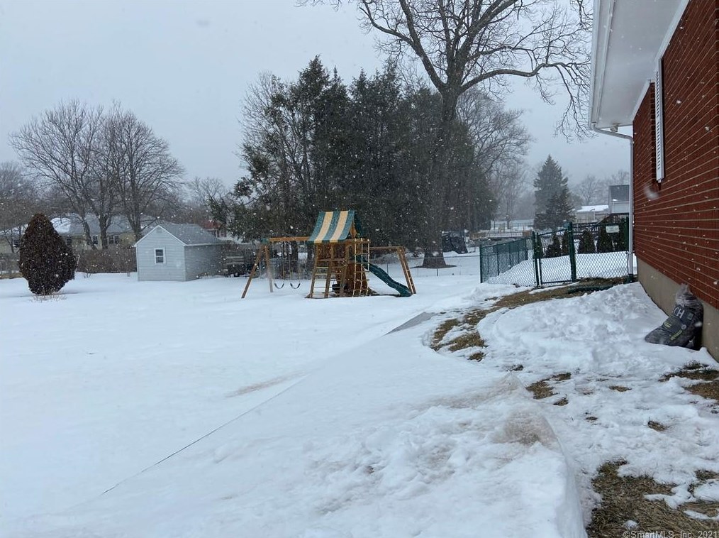 88 Jeffrey Ln, Meriden CT 06451-2730 exterior