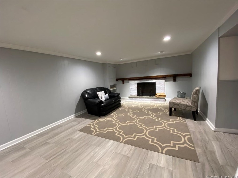 88 Jeffrey Ln, Meriden CT 06451-2730 exterior