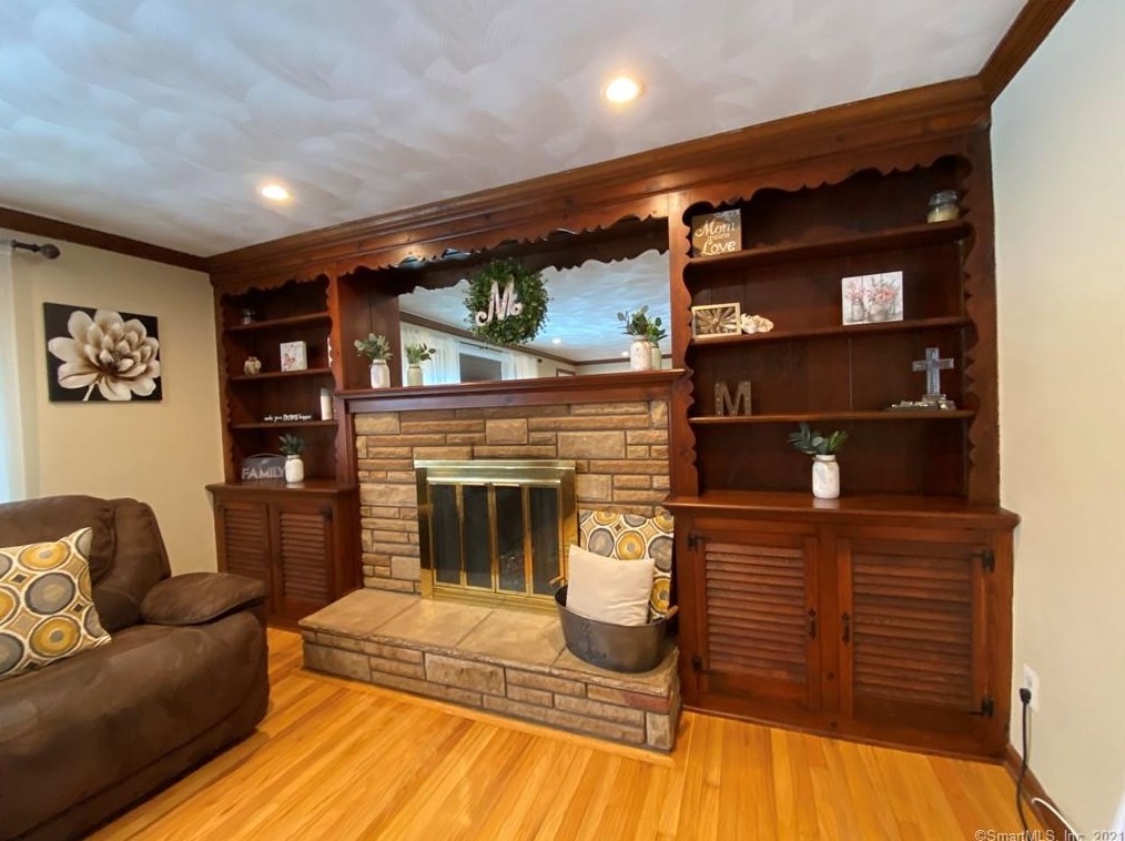 88 Jeffrey Ln, Meriden CT 06451-2730 exterior