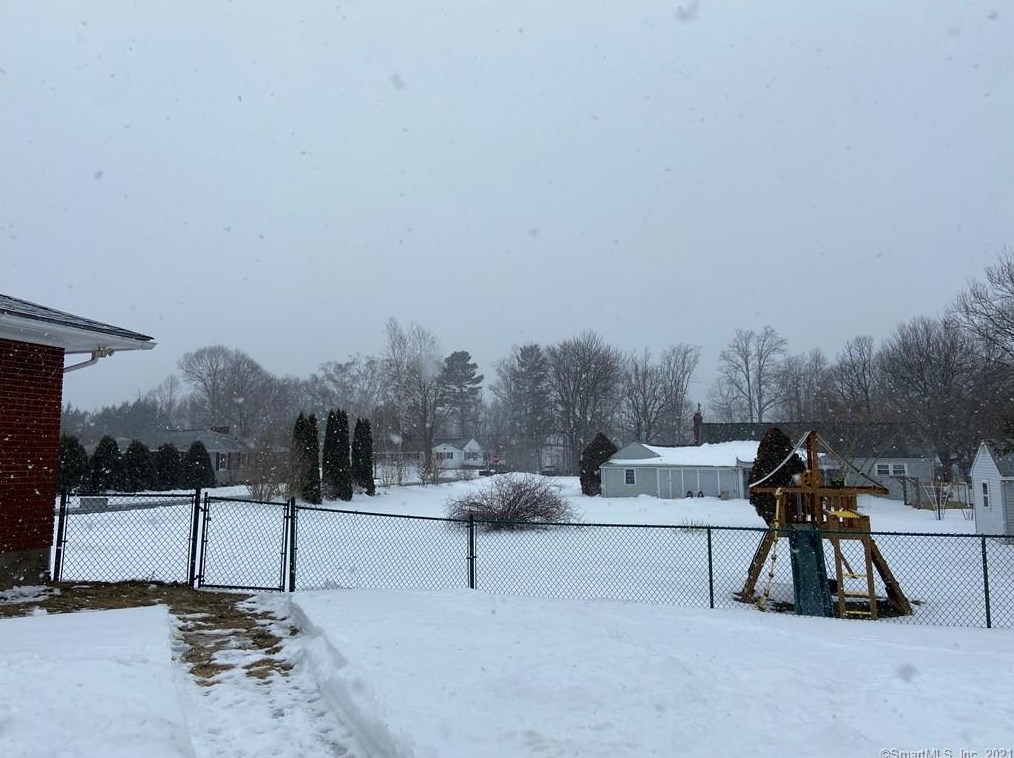 88 Jeffrey Ln, Meriden CT 06451-2730 exterior