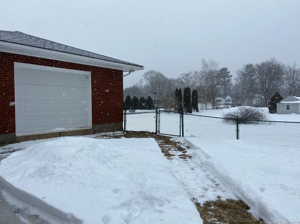 88 Jeffrey Ln, Meriden CT 06451-2730 exterior