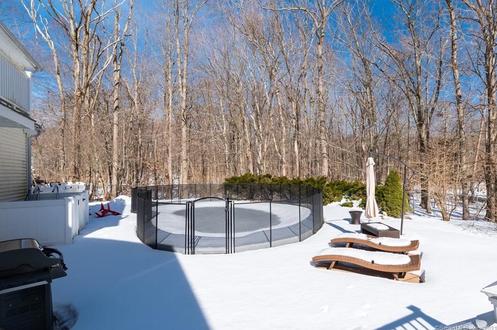 20 Hidden Springs Rd, Madison CT 06443-1670 exterior