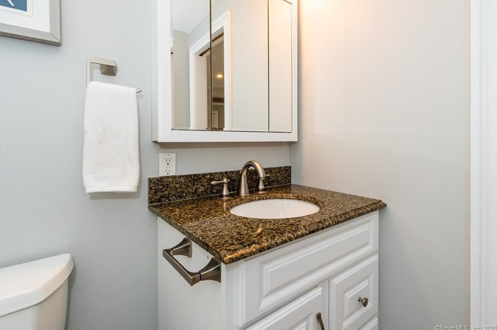 20 Hidden Springs Rd, Madison CT 06443-1670 exterior