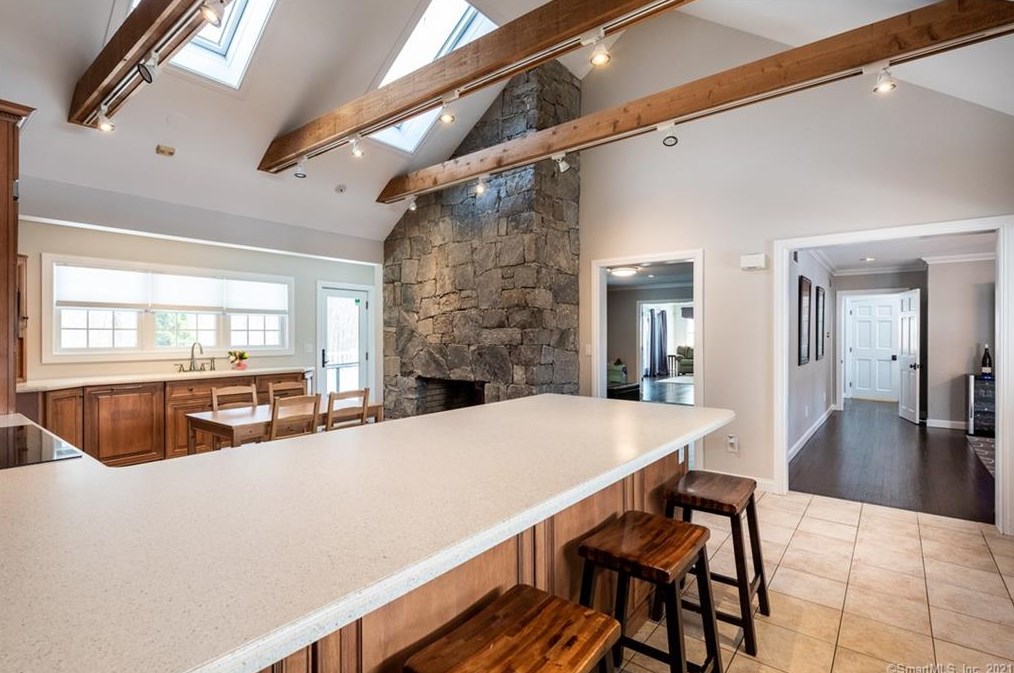 20 Hidden Springs Rd, Madison CT 06443-1670 exterior