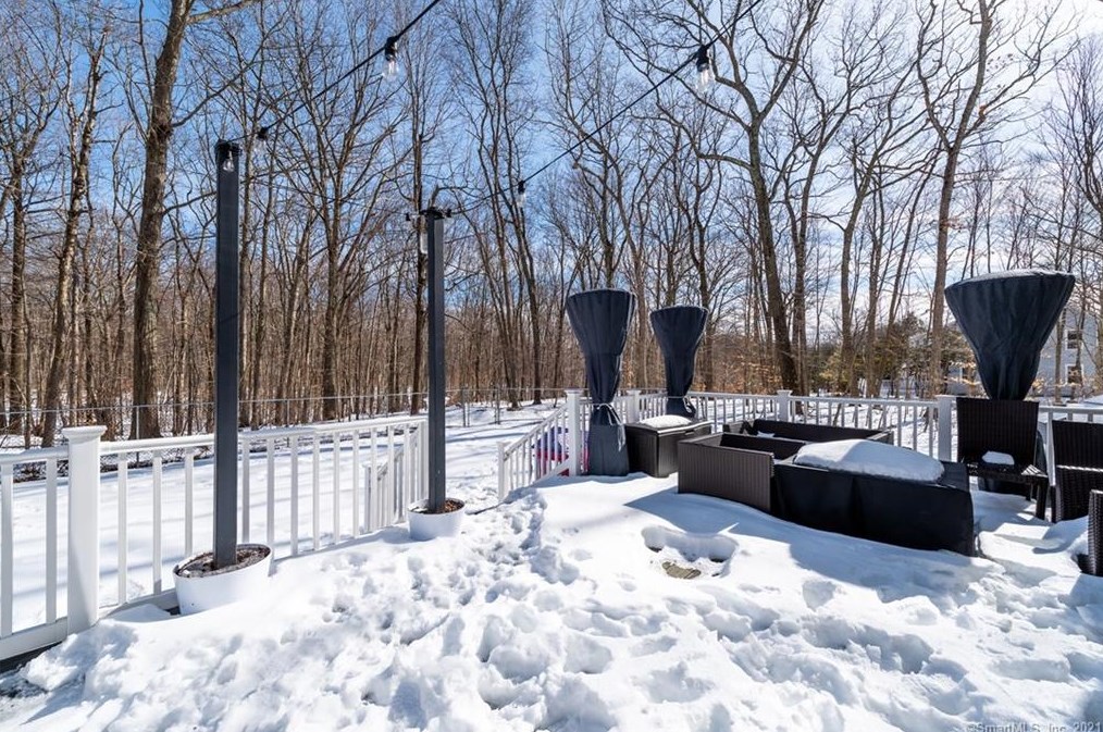 20 Hidden Springs Rd, Madison CT 06443-1670 exterior