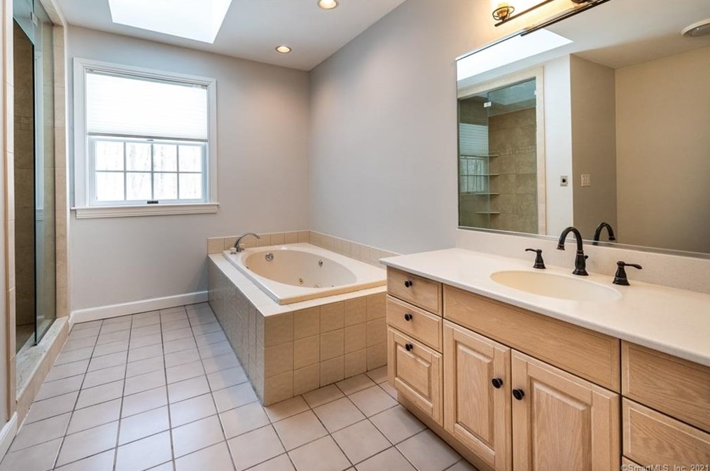 20 Hidden Springs Rd, Madison CT 06443-1670 exterior