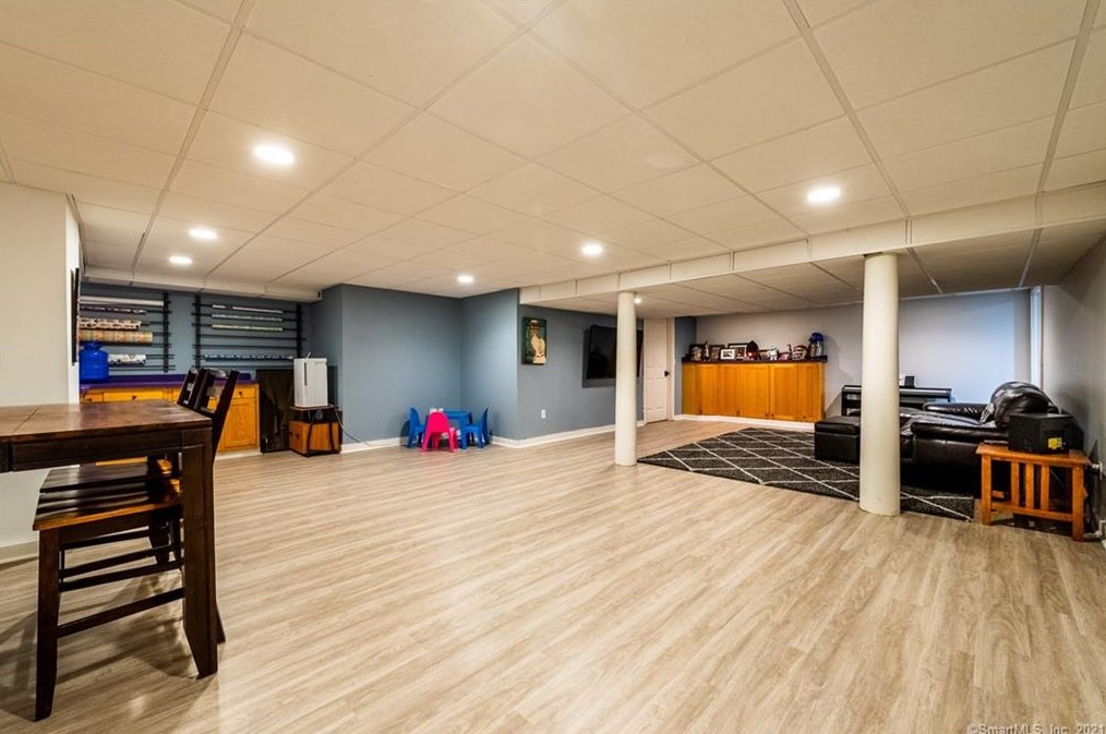 20 Hidden Springs Rd, Madison CT 06443-1670 exterior