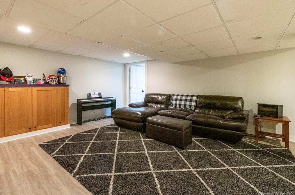 20 Hidden Springs Rd, Madison CT 06443-1670 exterior