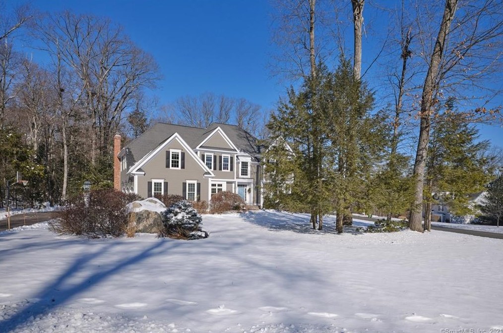 4 Clearwater Ct, Avon, CT 06001-4416