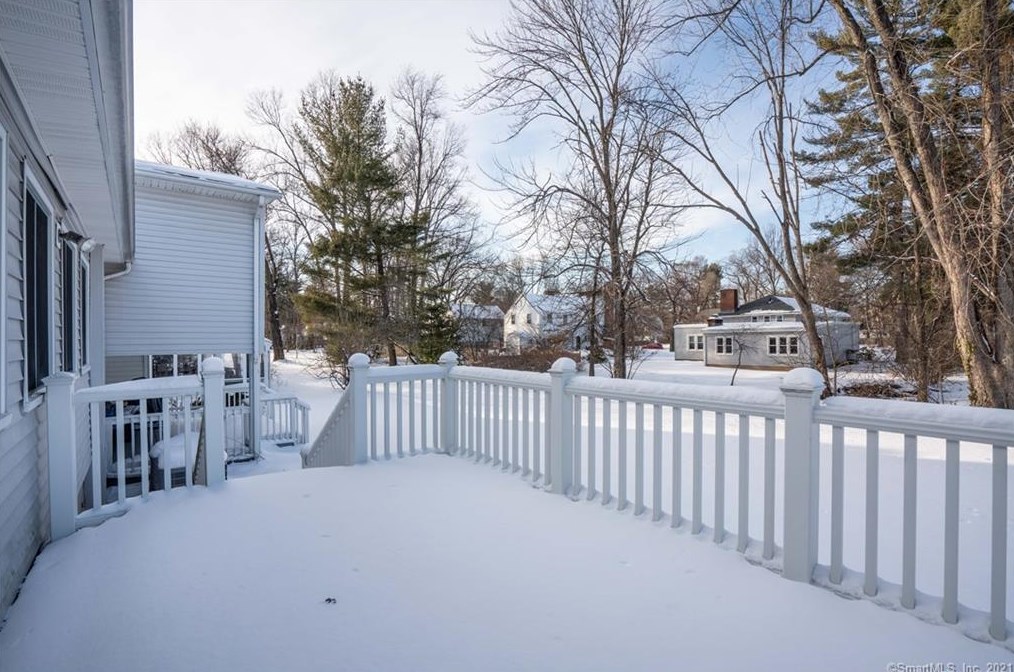 29 Stoneham Dr, Hartford CT 06117-2250 exterior