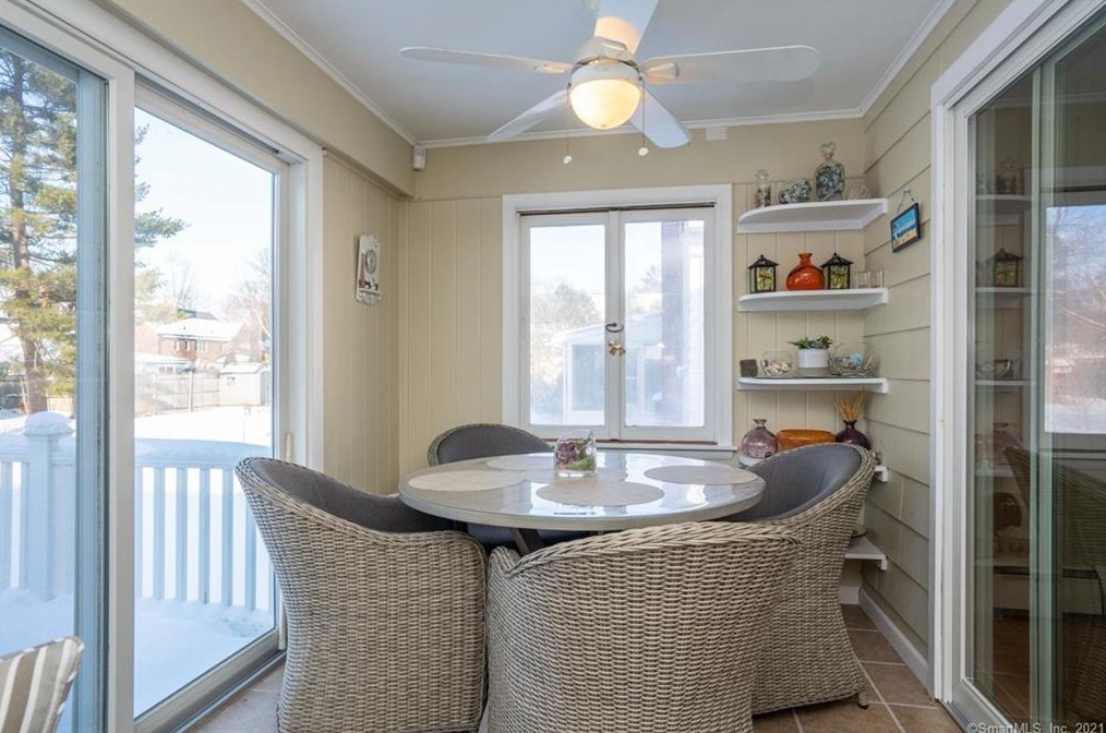 29 Stoneham Dr, Hartford CT 06117-2250 exterior