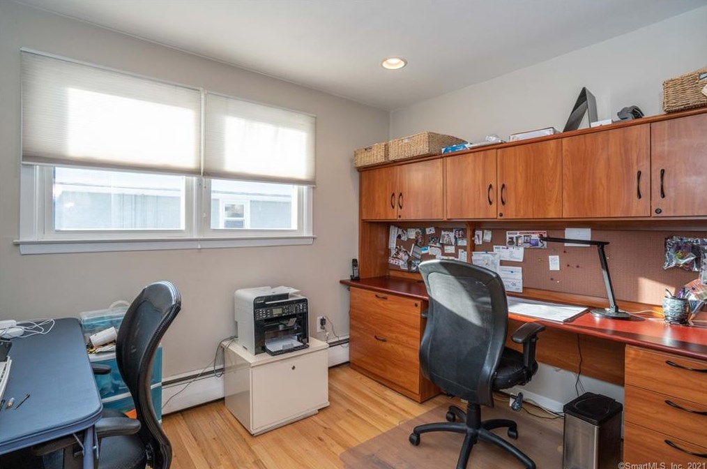 29 Stoneham Dr, Hartford CT 06117-2250 exterior