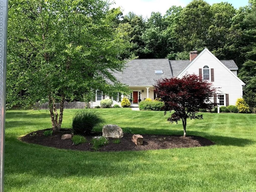 3 Aspenwood Dr, Simsbury, CT 06089-9680