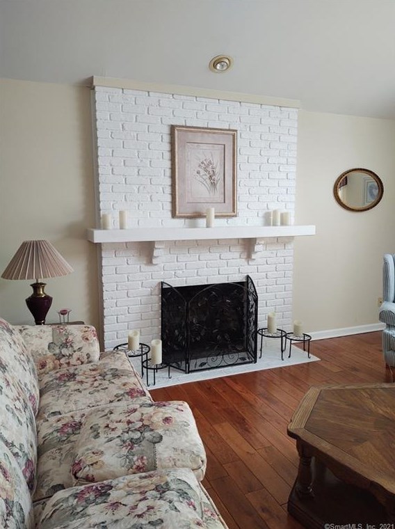 375 Woodridge, Huntington CT  06484-2808 exterior