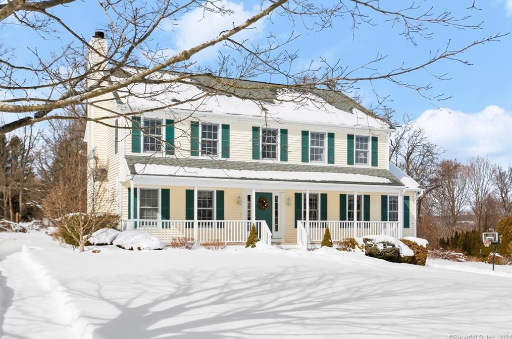 14 Mayflower Ln, Huntington, CT 06484 exterior