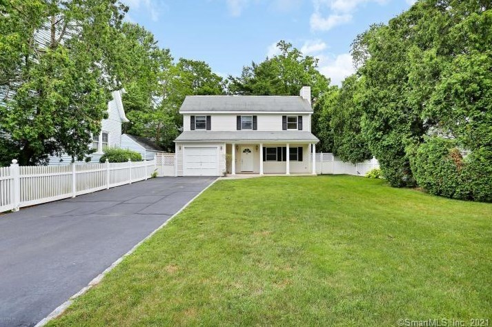 26 Lockwood Dr, Old Greenwich, CT 06870