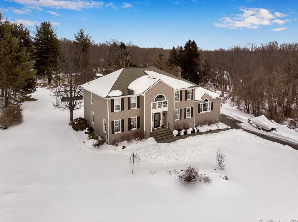 27 Ashford Ln, Newtown, CT 06470-1740