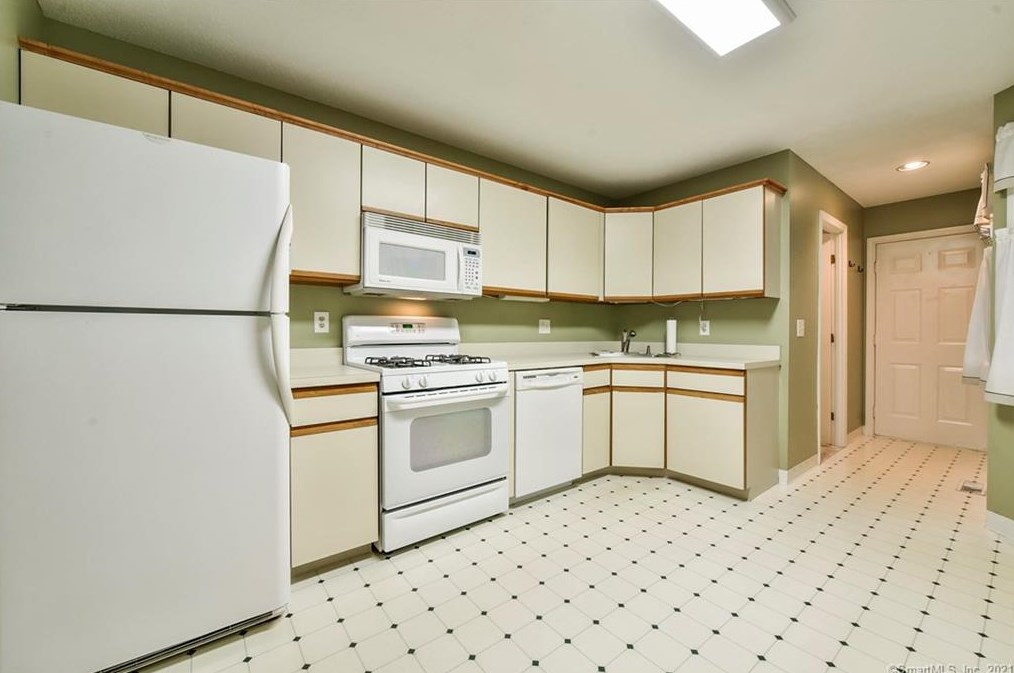 1005 Mill Pond Dr #1005, Wapping, CT 06074