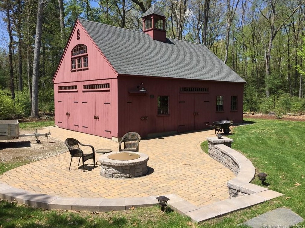 8 Lark Rd, Simsbury, CT 06070-1115