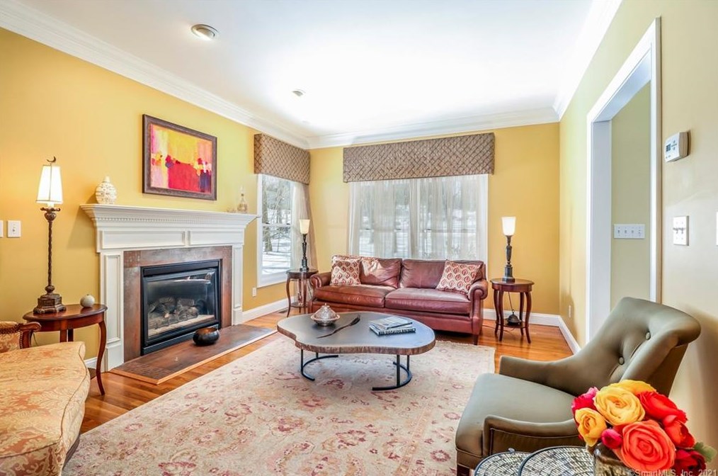 103 Peck Hl Rd, New Haven CT 06525-1334 exterior