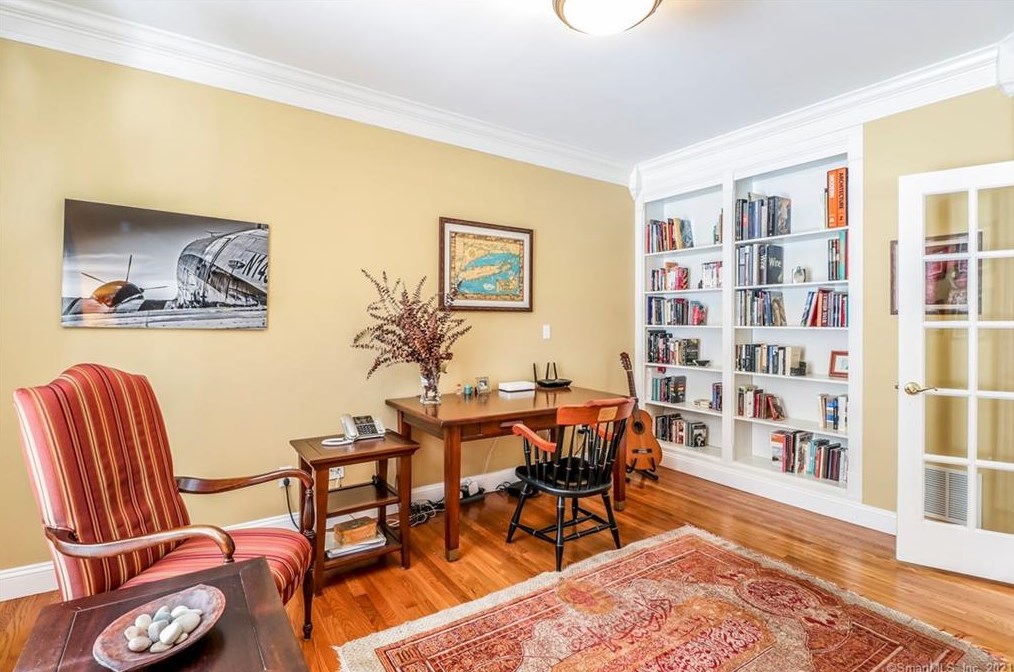 103 Peck Hl Rd, New Haven CT 06525-1334 exterior