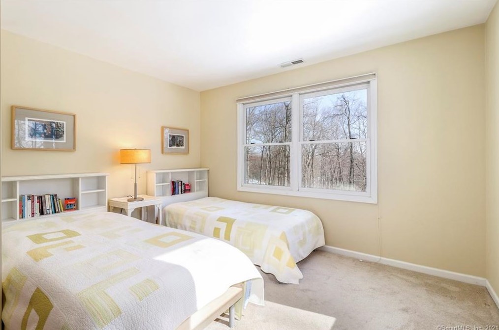 103 Peck Hl Rd, New Haven CT 06525-1334 exterior