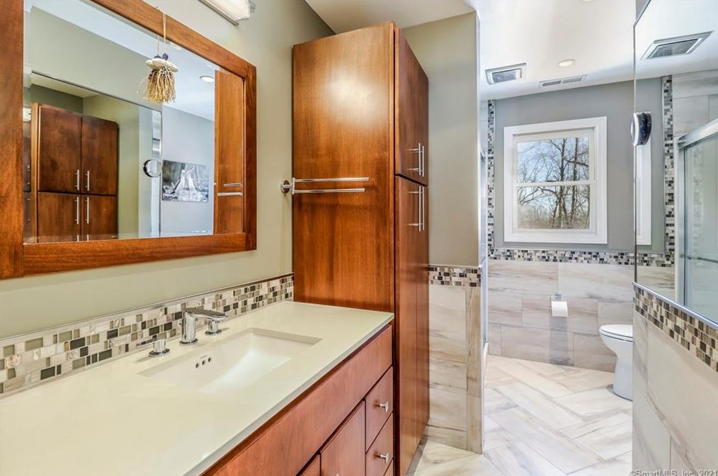 103 Peck Hl Rd, New Haven CT 06525-1334 exterior