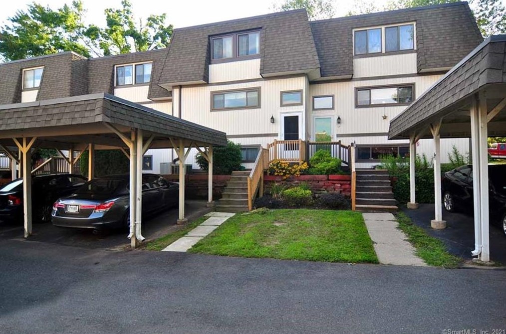 16 Pebblestone Cir, Suffield CT  06078-1929 exterior
