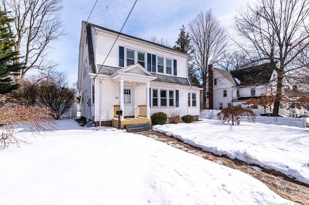 23 Holl St, Manchester, CT 06040-5322