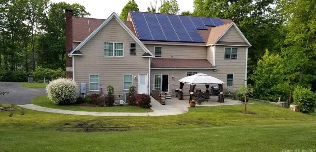 24 Josh Ln, Danbury, CT 06811-2821