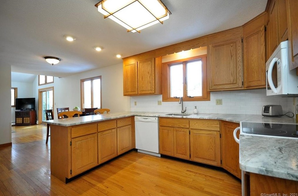 670 Quarry Rd, Suffield, CT 06093