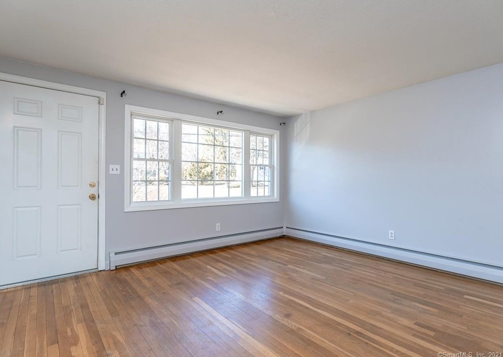 10 Meadow Wood Dr, North Stonington, CT 06359-1509
