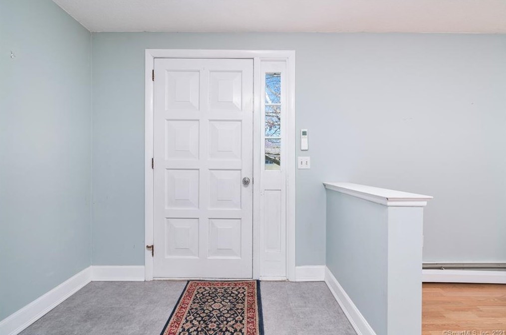 1 Oxford Ln, Cromwell, CT 06416-1927