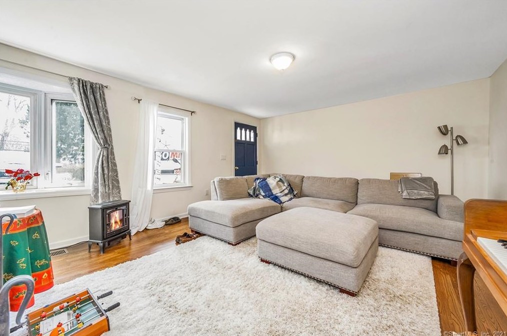 33 Sunshine Ave, Riverside, CT 06878