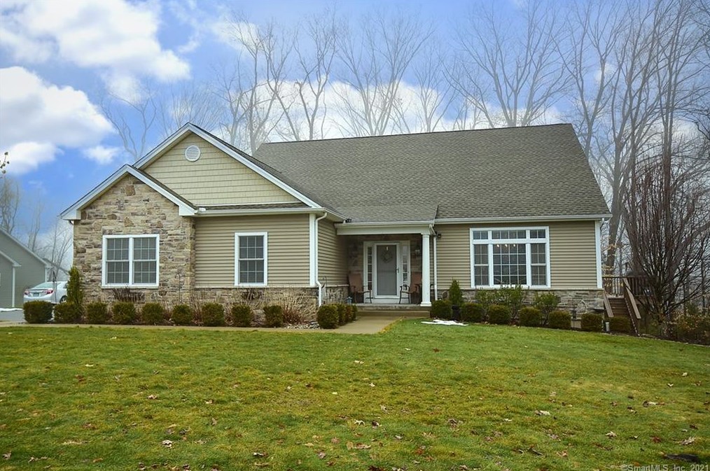 1 Carolyn Dr, Vernon, CT 06066-4192