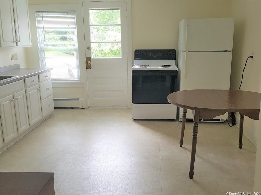 105 Standish Rd #2nd Fl, Coventry, CT 06238