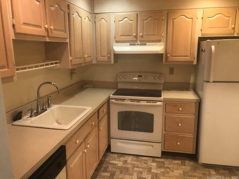 32 Riverview Dr #32, Bridgeport, CT 06606