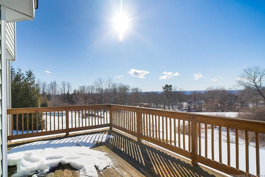 142 Debbie Dr, Meriden CT 06451-3694 exterior