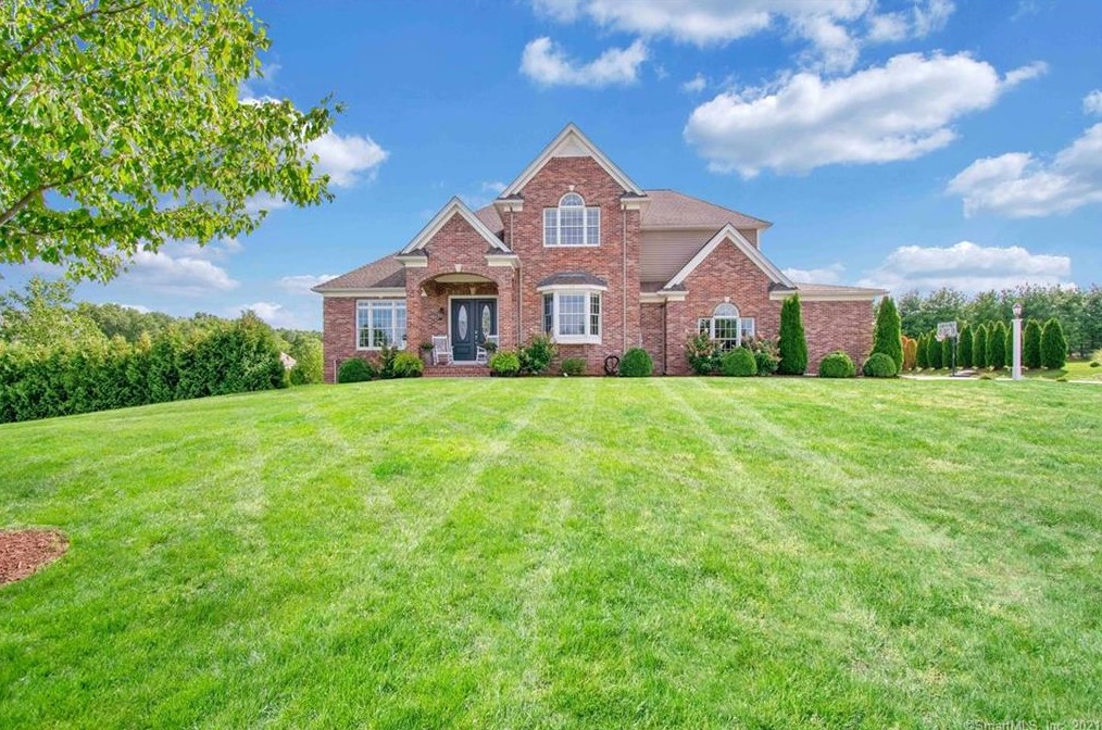 24 Lise Cir, Suffield, CT 06078-1381