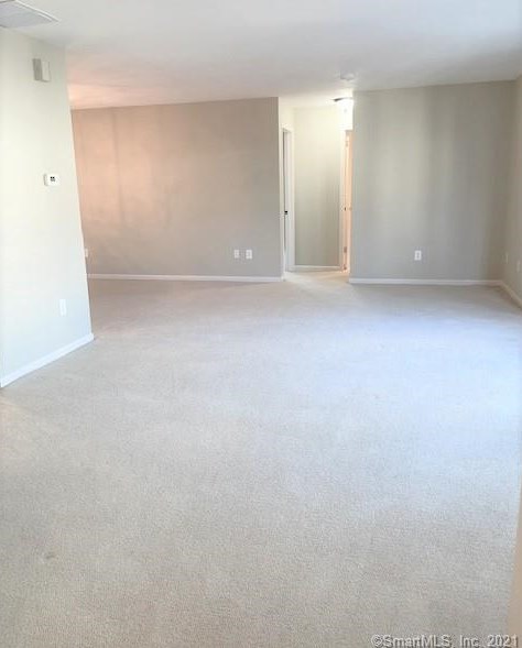 16 Greenview Ln #16, Milford, CT 06461