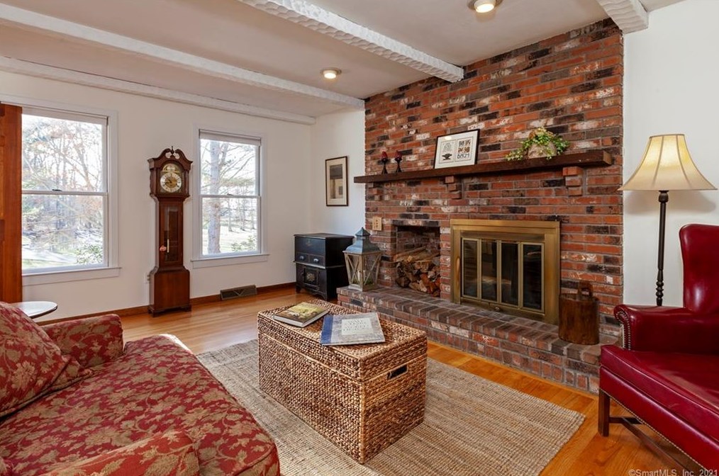 42 Arrowhead Dr, Guilford, CT 06437-3137