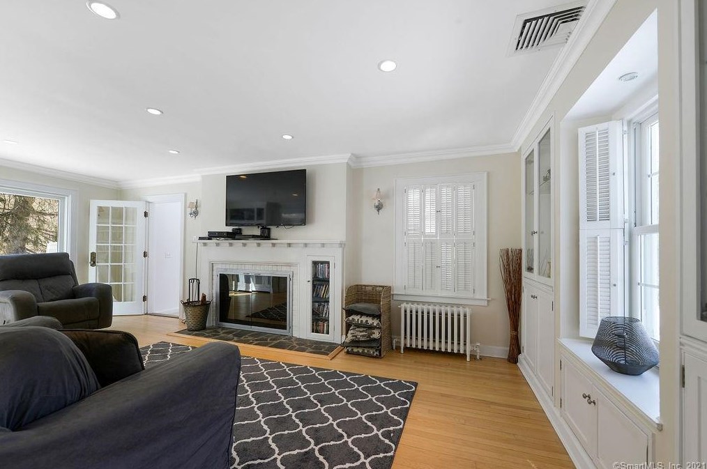 22 Coe St, Winsted CT 06098-1004 exterior