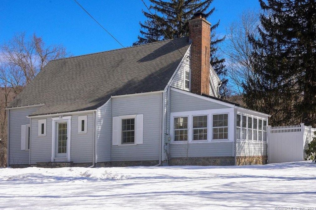 22 Coe St, Winsted, CT 06098-1004