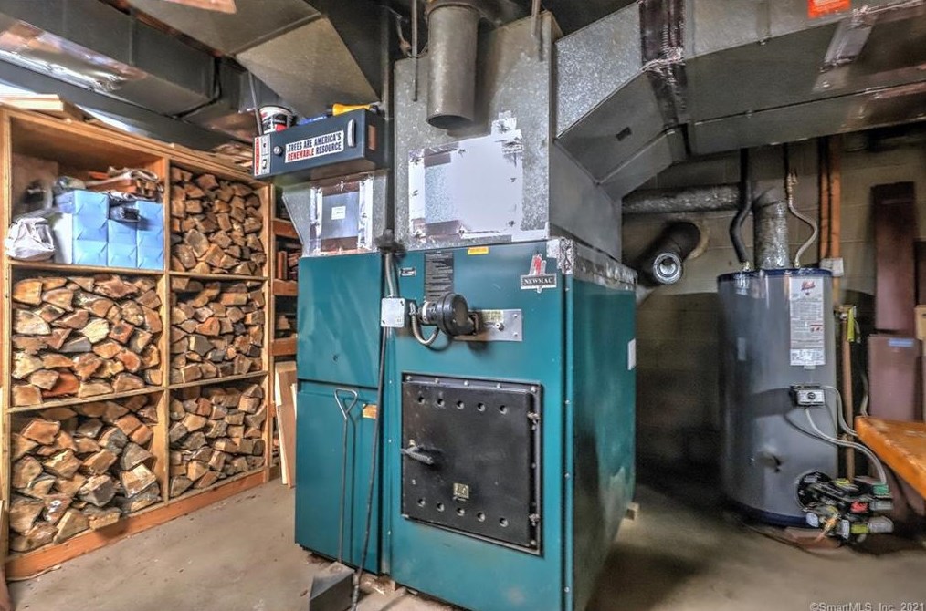 535 Carrington Rd, New Haven CT 06524-3158 exterior