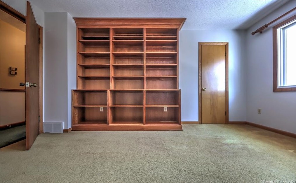 535 Carrington Rd, New Haven CT 06524-3158 exterior