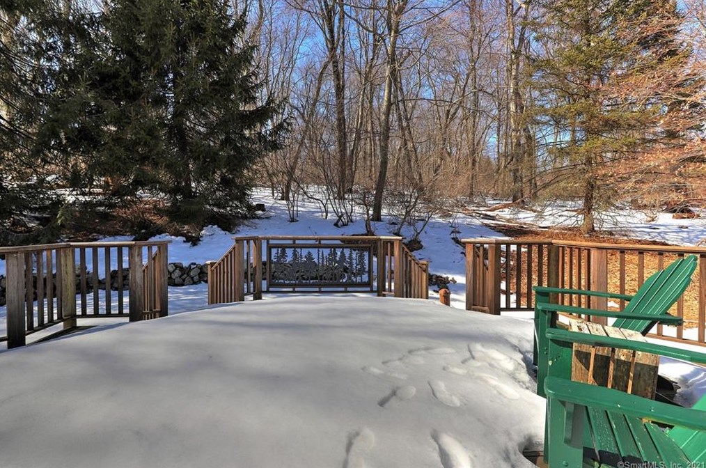 535 Carrington Rd, New Haven CT 06524-3158 exterior