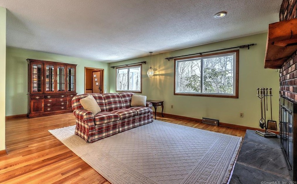 535 Carrington Rd, New Haven CT 06524-3158 exterior