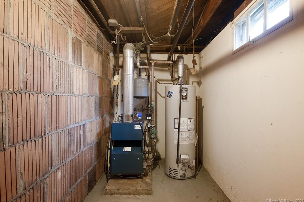 21 Westmoreland Dr, Hartford CT 06117-2656 exterior