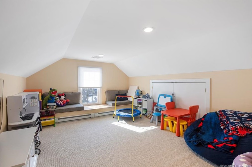 21 Westmoreland Dr, Hartford CT 06117-2656 exterior