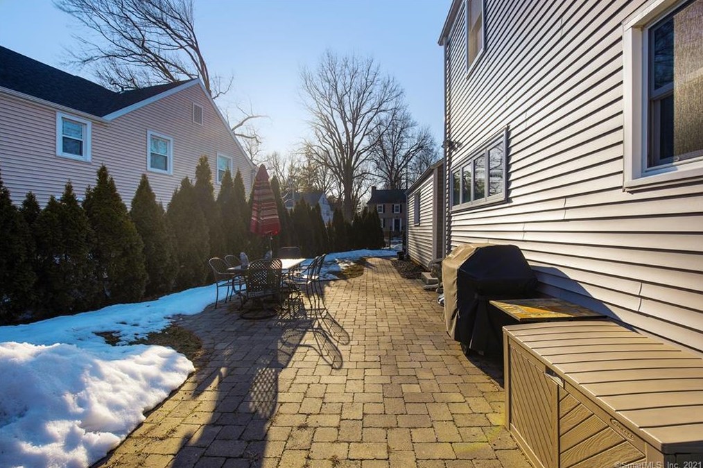 21 Westmoreland Dr, Hartford CT 06117-2656 exterior